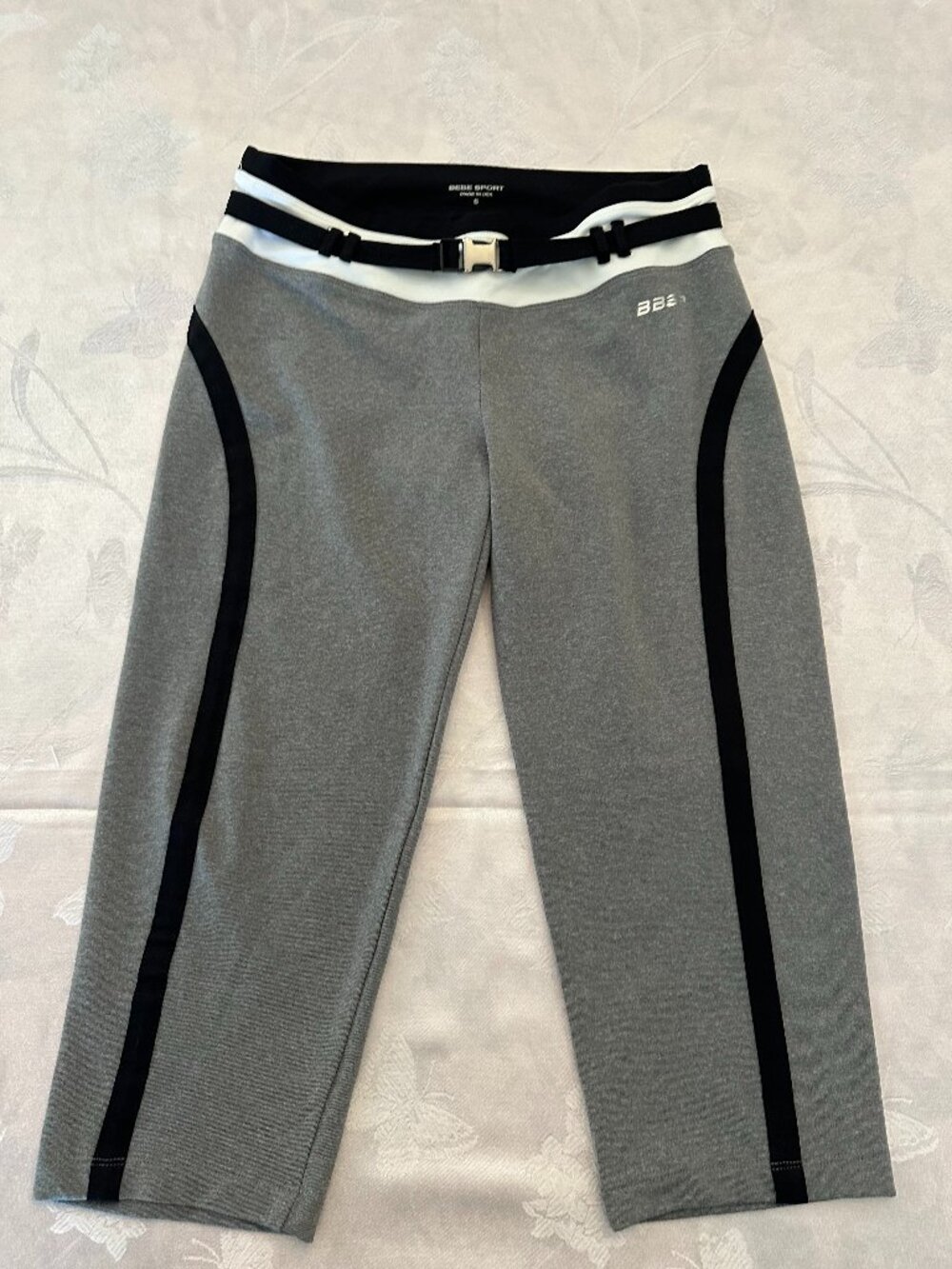 bebe Sport Y2K Gray Black Stripe Buckle Capri Leggings Pants S USA